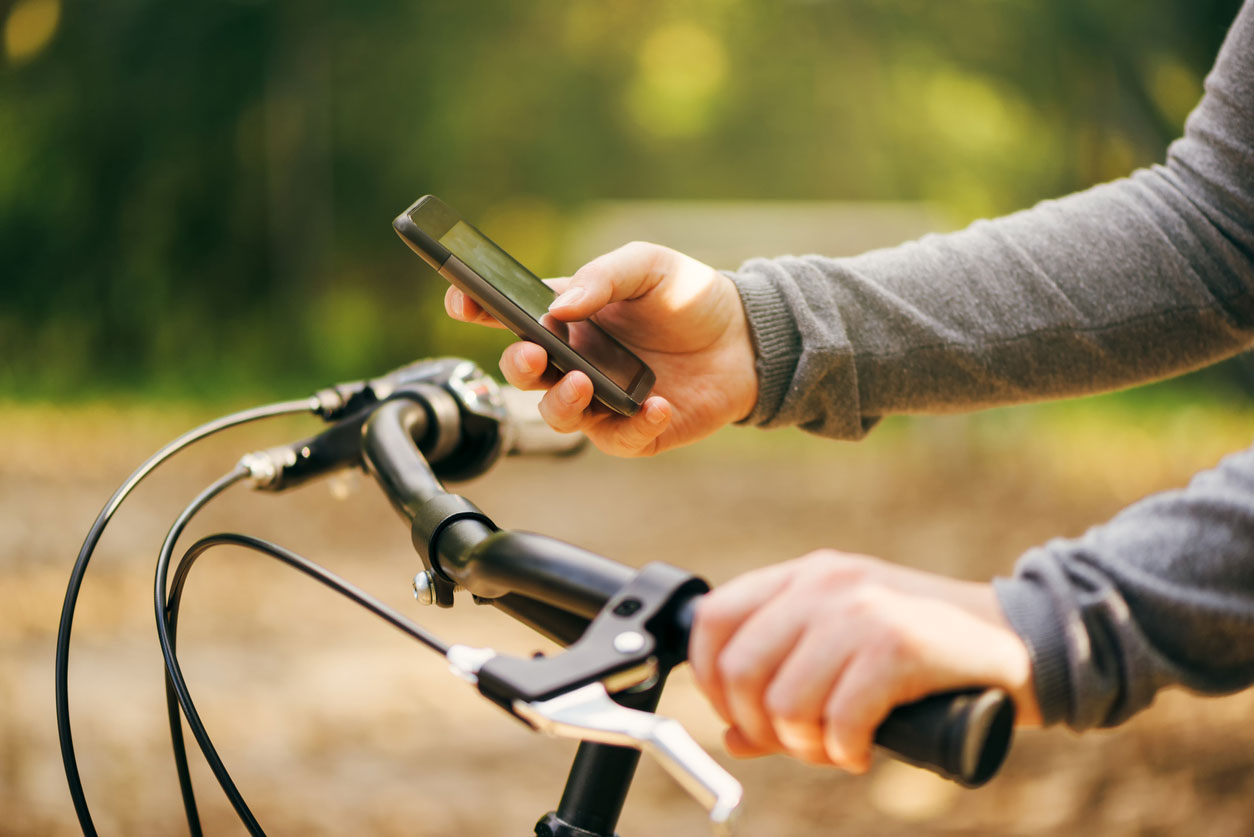 Slim fietsslot blokkeert de smartphone