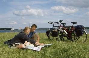 Beeld bij Nieuwe fietsgidsen, fietsboeken en fietskaarten