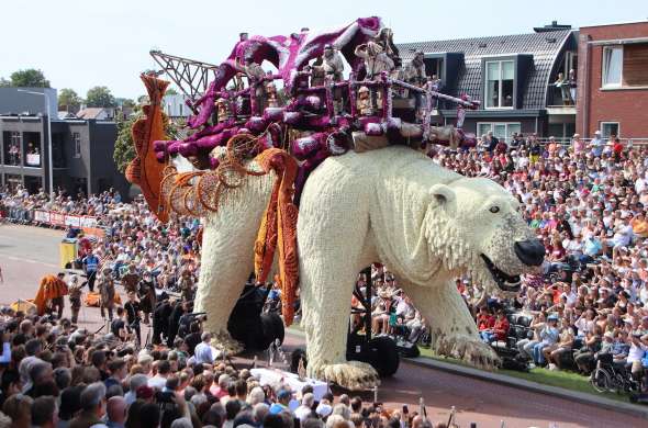 Beeld bij Bloemencorso van Zundert