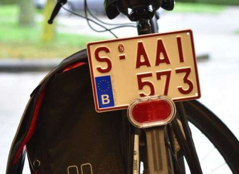 Terzijde Muf onvoorwaardelijk Grote kentekenplaten voor elektrische fietsen in België | Fietsen123